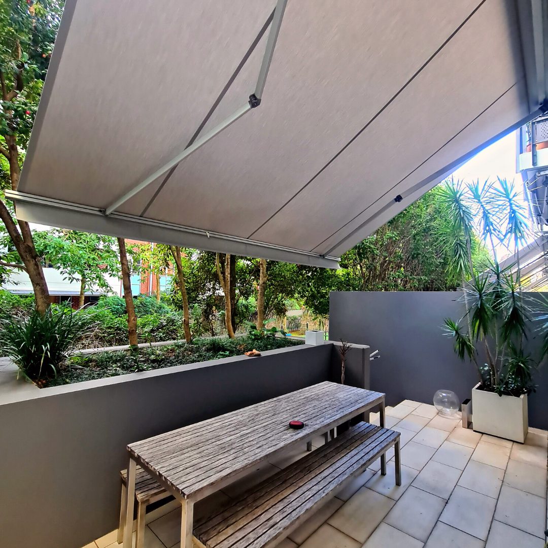 Aria-Folding-Arm-Awning-2.jpg