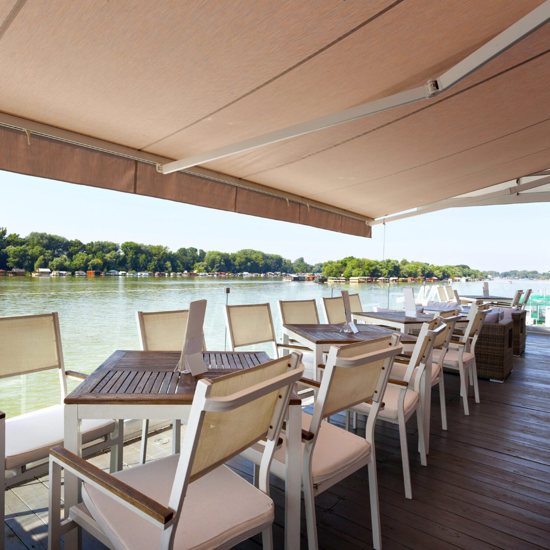Aria-Folding-Arm-Awning1.jpg
