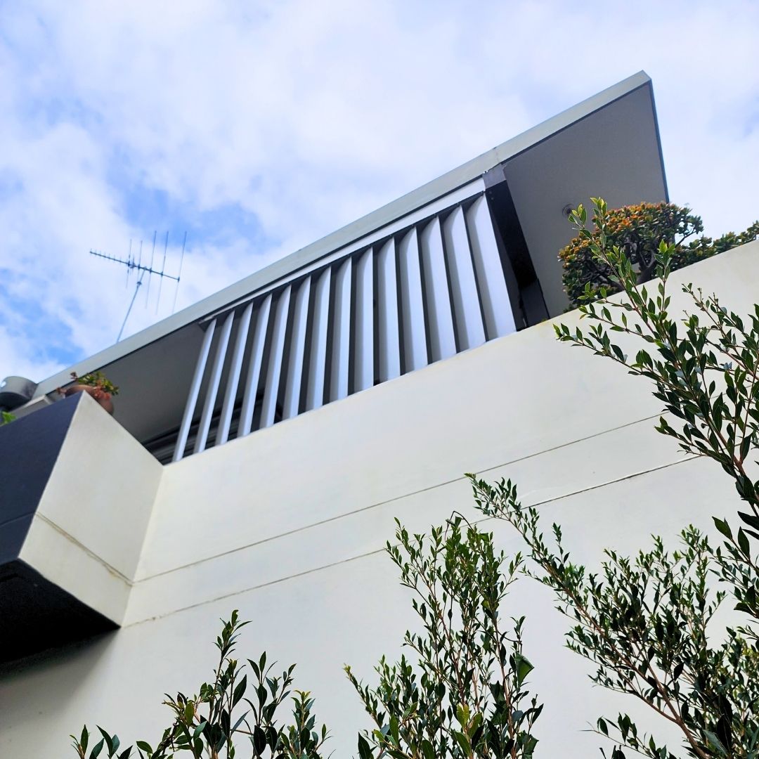 Aluminium Louvre Screen by Outdoor Blinds and Awnings (OBA)