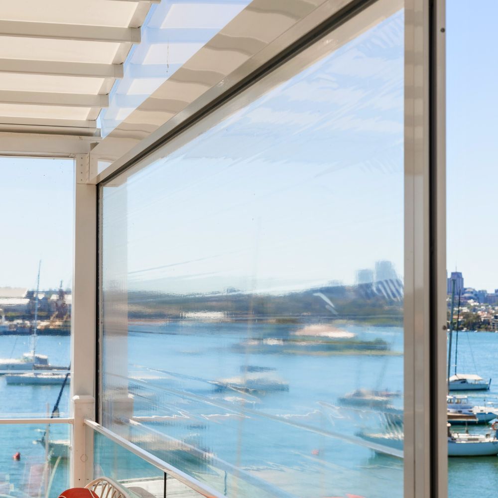 Med Evo Retractable fabric roof and screentex zip outdoor blinds for Ecco restaurante by Outdoor Blinds and Awnings (OBA)