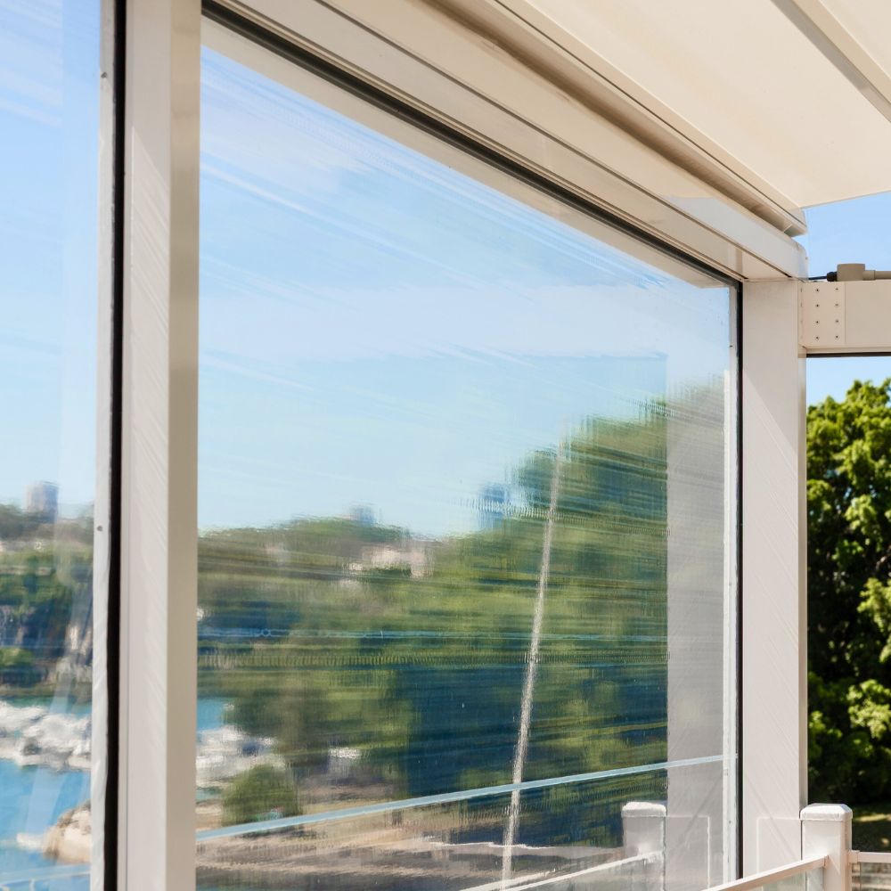 Med Evo Retractable fabric roof and screentex zip outdoor blinds for Ecco restaurante by Outdoor Blinds and Awnings (OBA)