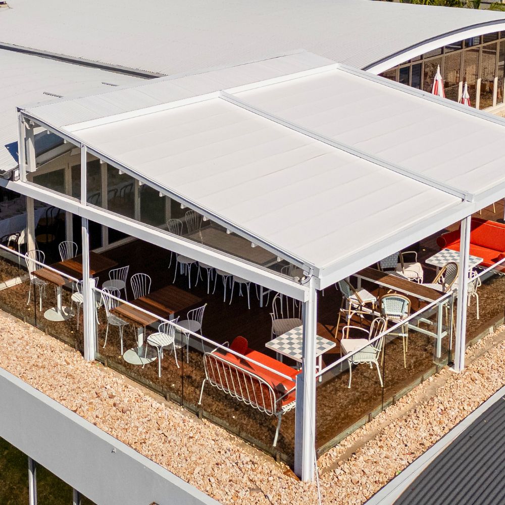 Med Evo Retractable fabric roof and screentex zip outdoor blinds for Ecco restaurante by Outdoor Blinds and Awnings (OBA)