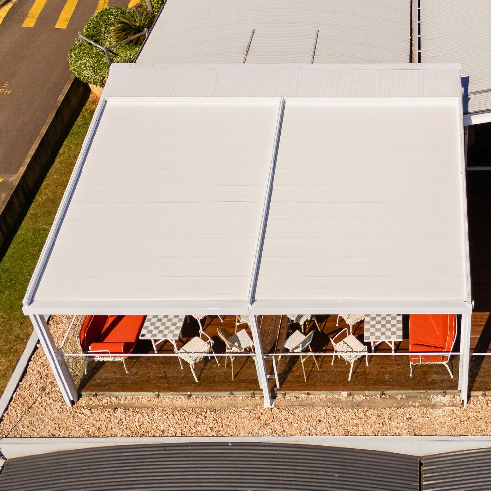 Med Evo Retractable fabric roof and screentex zip outdoor blinds for Ecco restaurante by Outdoor Blinds and Awnings (OBA)