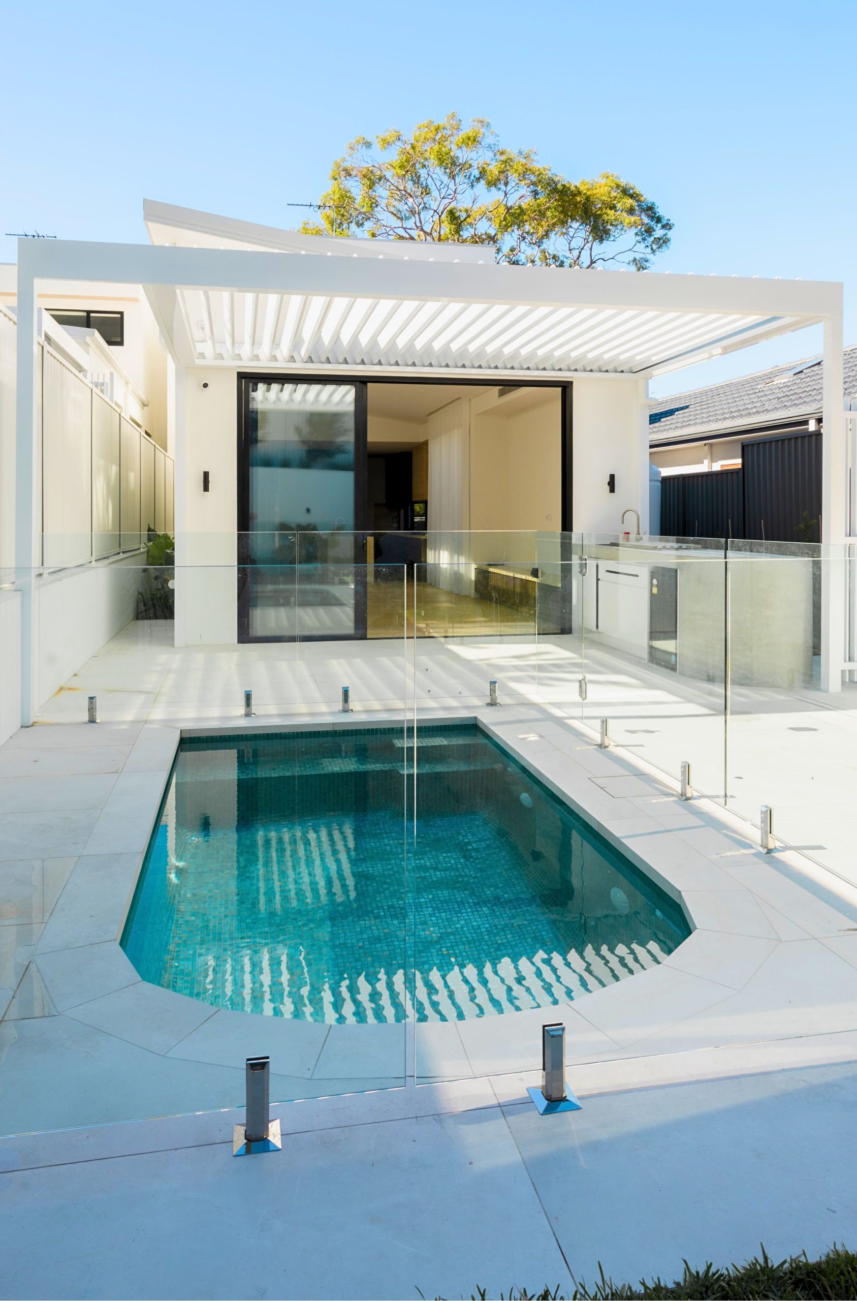 Med Twist Louvre Roof by Outdoor Blinds and Awnings (OBA)