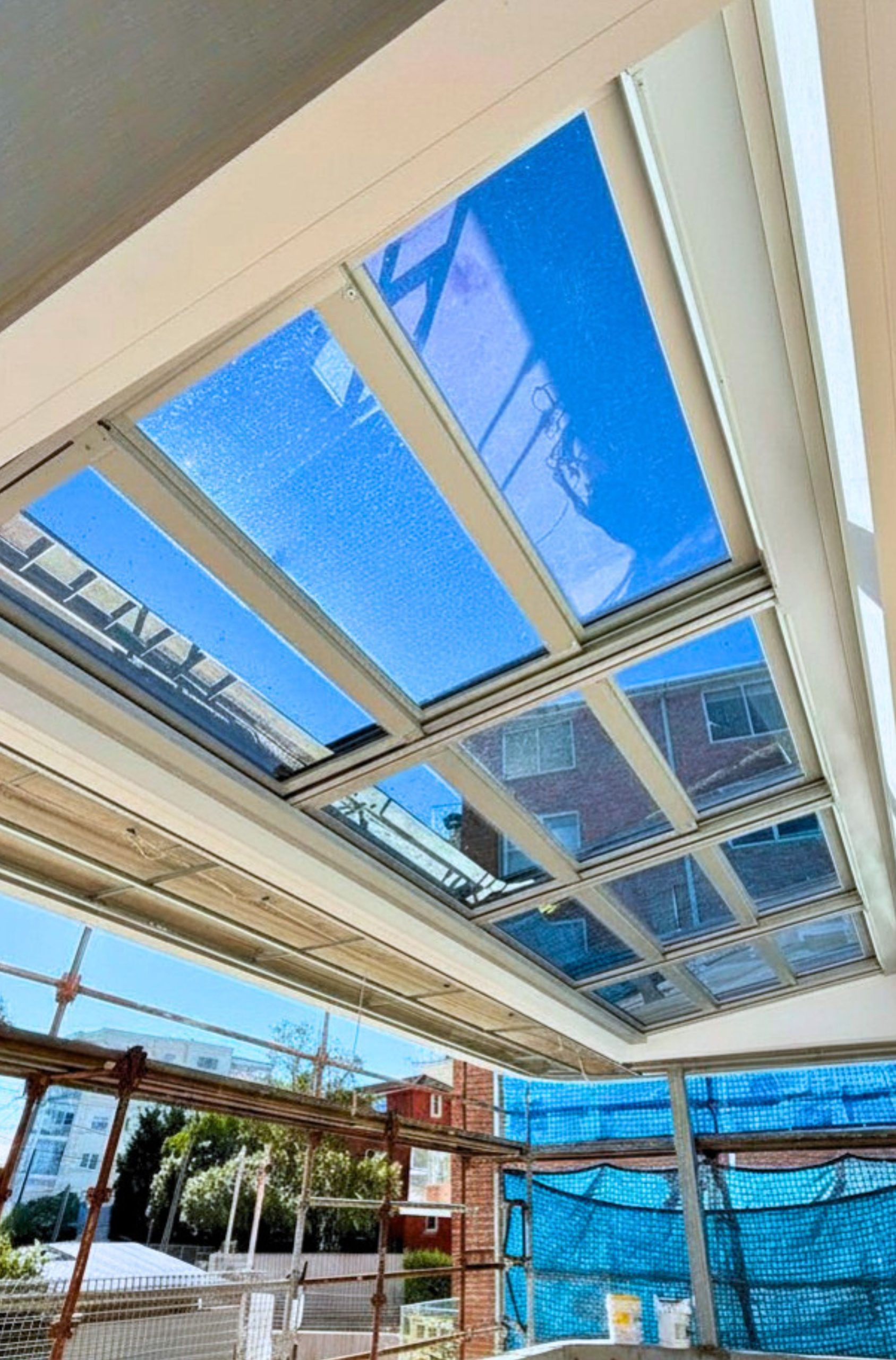 Retracta Roof by Outdoor Blinds and Awnings (OBA)