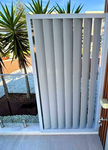 Aluminium Louvre Screen by Outdoor Blinds and Awnings (OBA)