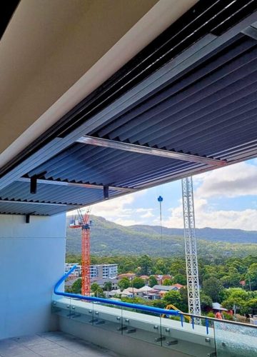 Aluminium Louvre Screen as a roof structure by Outdoor Blinds and Awnings (OBA)