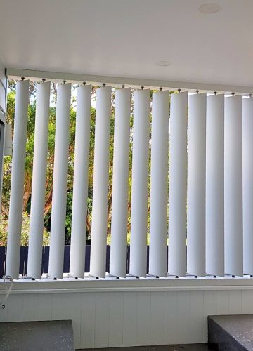 Aluminium Louvre Screen by Outdoor Blinds and Awnings (OBA)