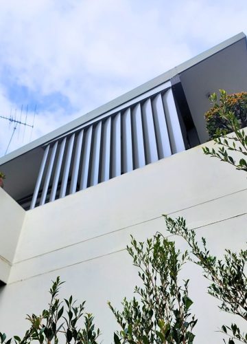 Aluminium Louvre Screen by Outdoor Blinds and Awnings (OBA)